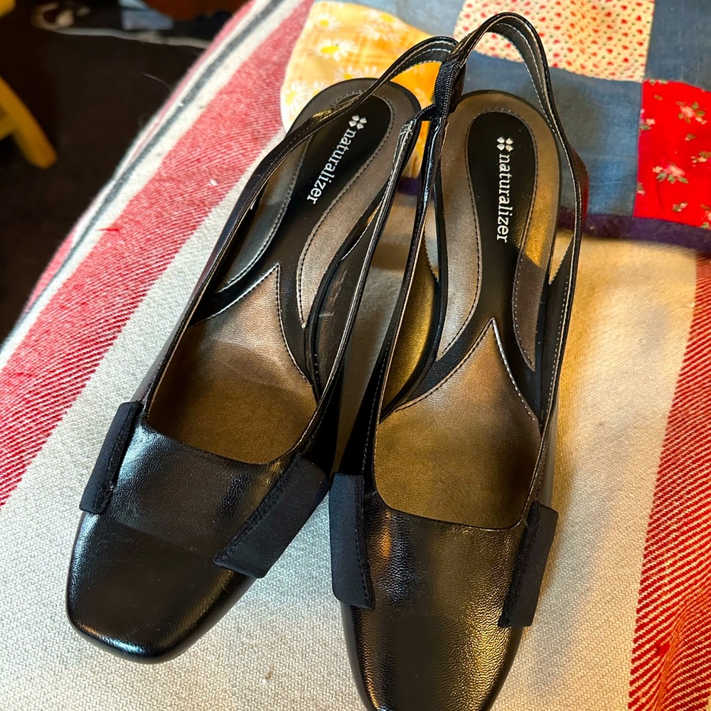 Black leather Naturalizer sling back shoes size 9M